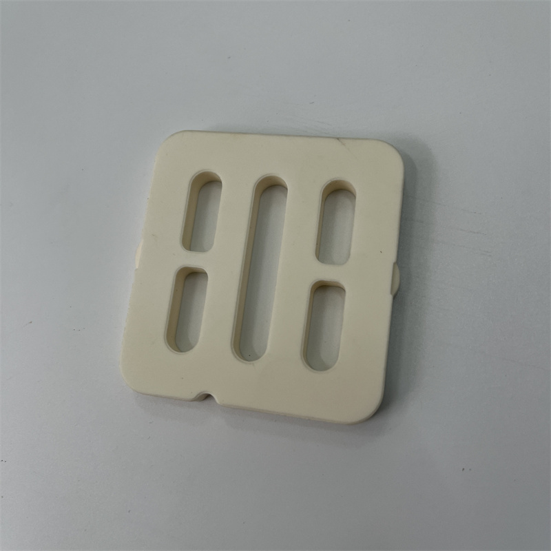 Ulteriore lavorazione Piastra in ceramica Al2o3 isolante in allumina