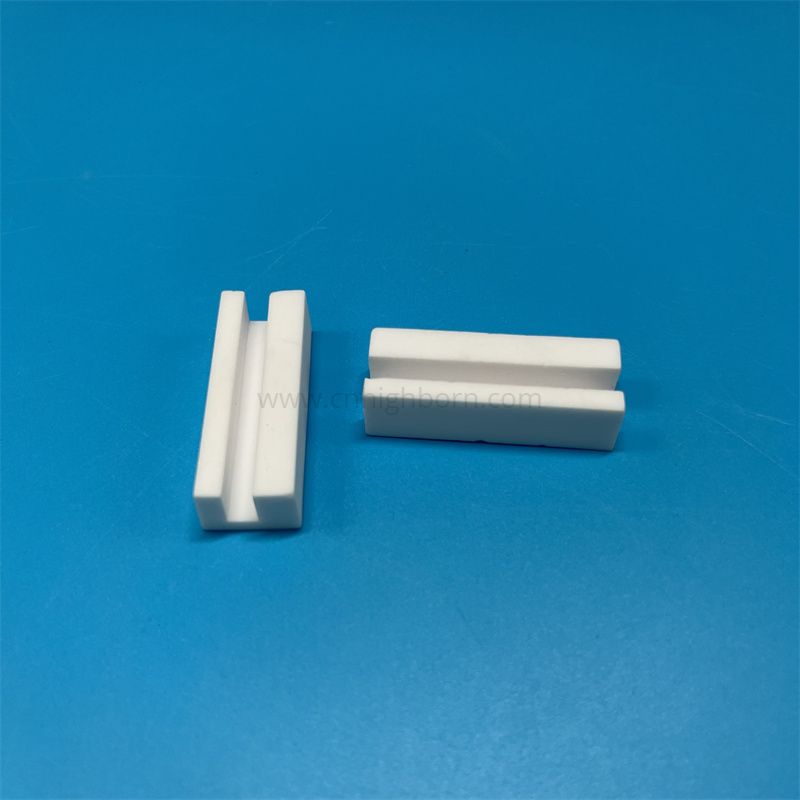 Parte in ceramica personalizzata con blocco di mullite in cordierite con scanalatura