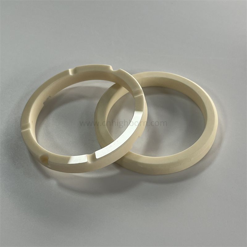 anello in ceramica