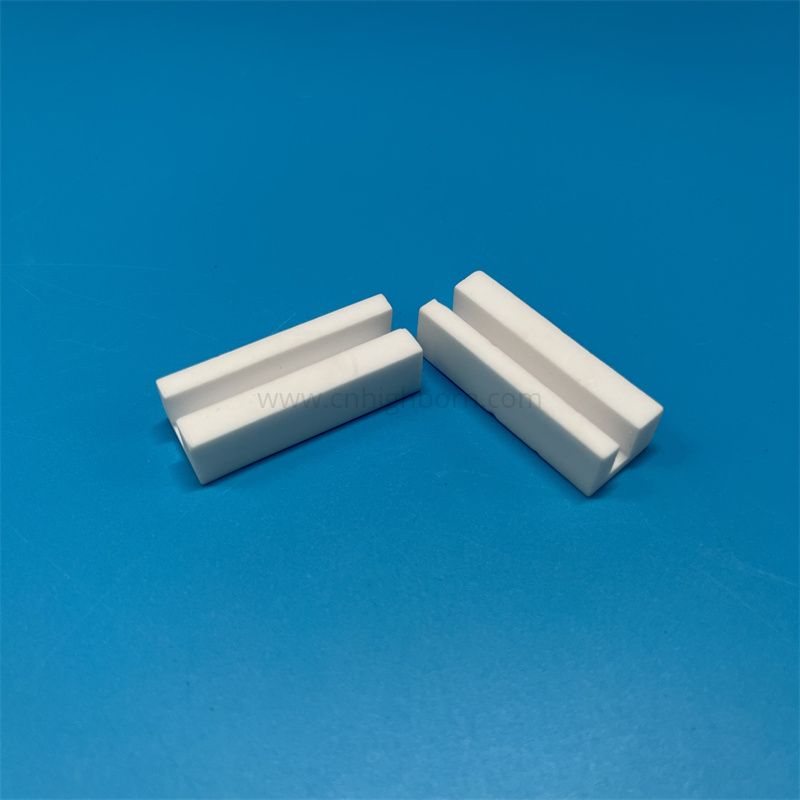 Parte in ceramica personalizzata con blocco di mullite in cordierite con scanalatura