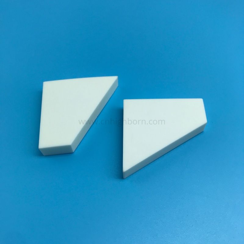Rivestimento ceramico in lamiera trapezoidale in ceramica di allumina al 95% Al2O3