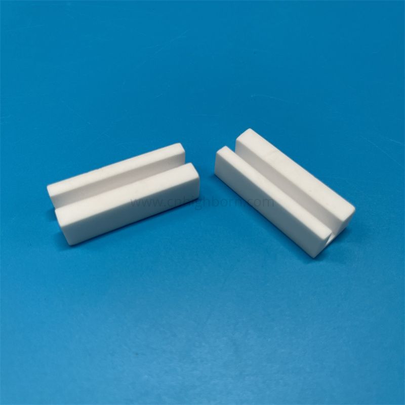Parte in ceramica personalizzata con blocco di mullite in cordierite con scanalatura