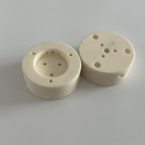 Disco ceramico lavorato con precisione in allumina al 95% con fori