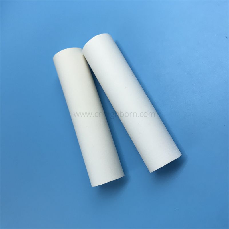 Tubo ceramico isolante con manicotto in ceramica di allumina al 95%.