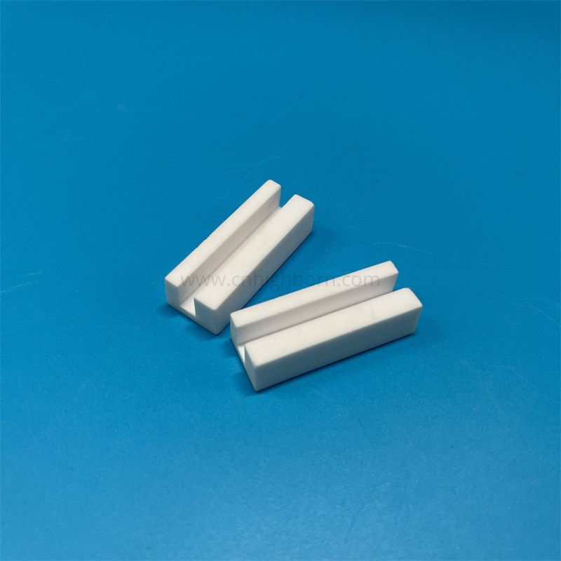 Parte in ceramica personalizzata con blocco di mullite in cordierite con scanalatura