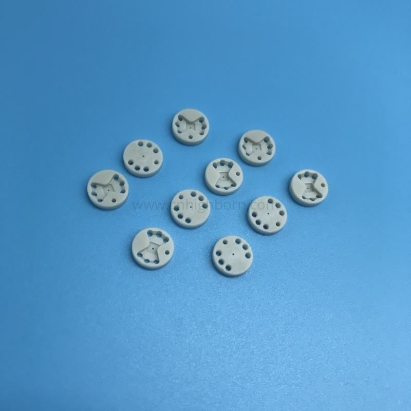 Substrato perforato a stella in ceramica AlN nitruro di alluminio personalizzato