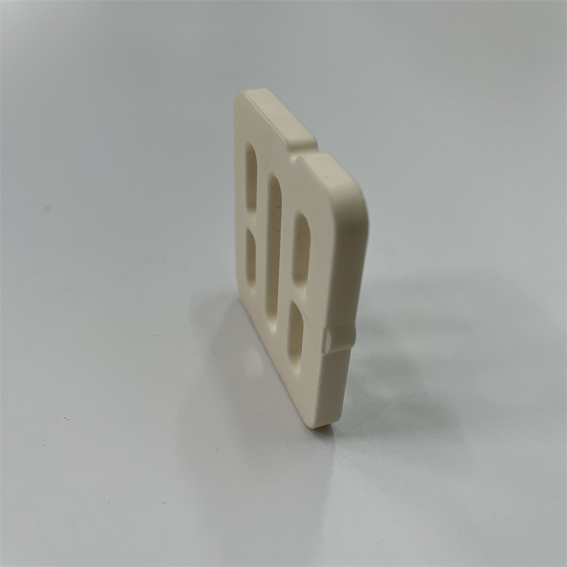 Ulteriore lavorazione Piastra in ceramica Al2o3 isolante in allumina