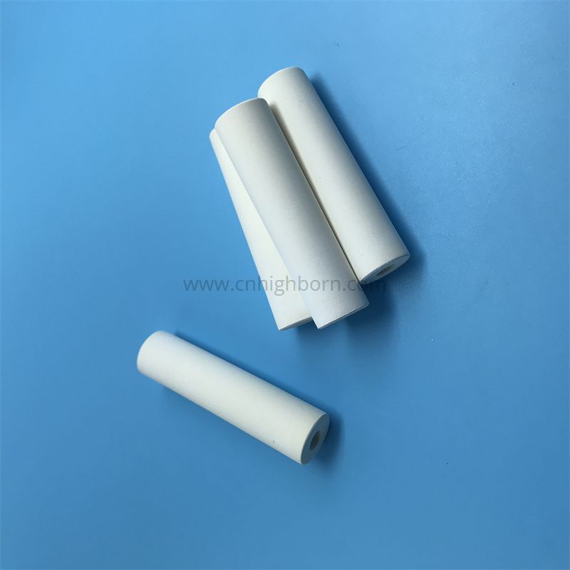 Tubo ceramico isolante con manicotto in ceramica di allumina al 95%.