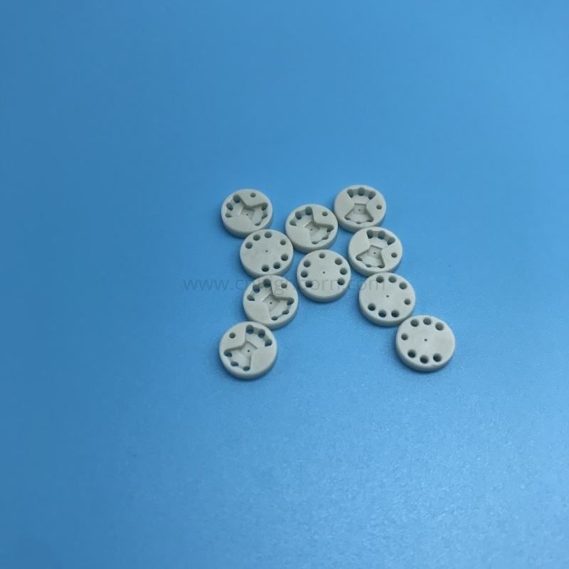 Substrato perforato a stella in ceramica AlN nitruro di alluminio personalizzato