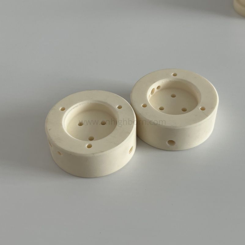 Blocco rotondo in ceramica di allumina lavorata a CNC al 99,5% Al2o3