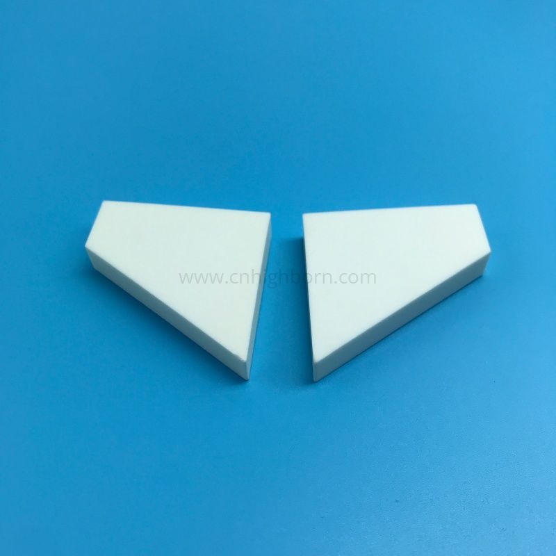 Rivestimento ceramico in lamiera trapezoidale in ceramica di allumina al 95% Al2O3