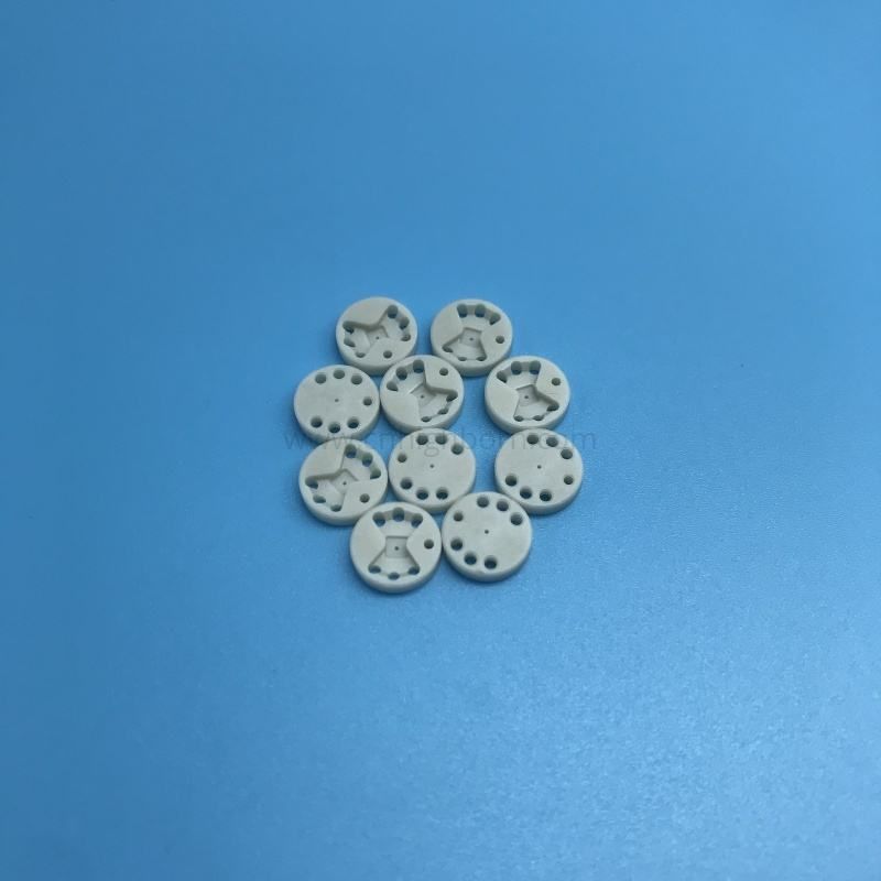 Substrato perforato a stella in ceramica AlN nitruro di alluminio personalizzato