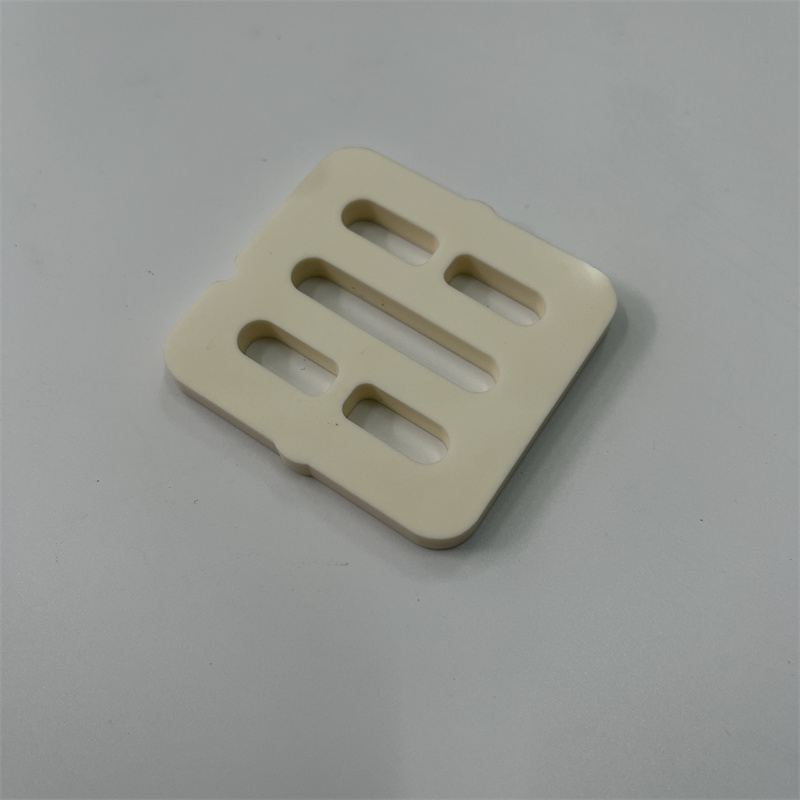 Ulteriore lavorazione Piastra in ceramica Al2o3 isolante in allumina