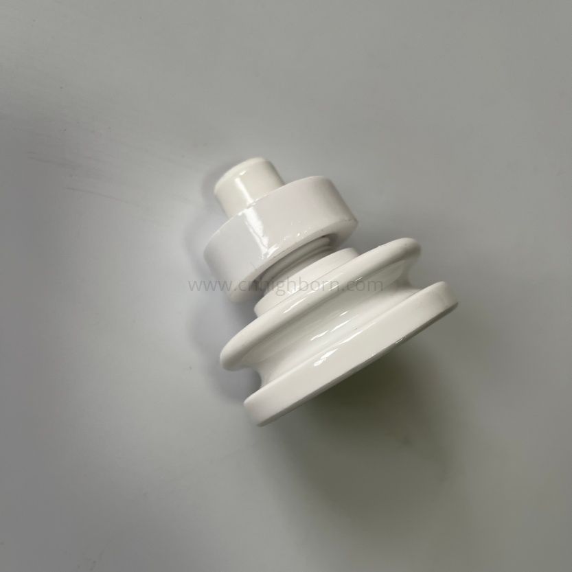 Componente isolante ceramico personalizzato in allumina smaltata Al2O3 al 95%.