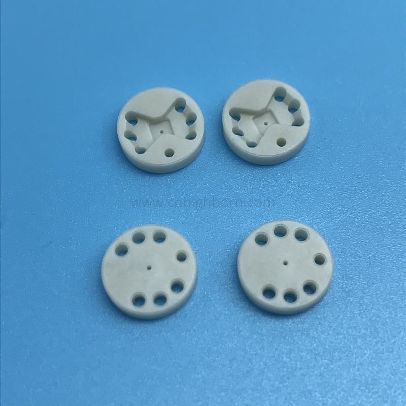 Substrato perforato a stella in ceramica AlN nitruro di alluminio personalizzato