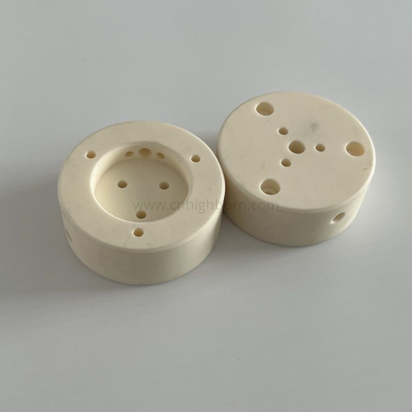 Blocco rotondo in ceramica di allumina lavorata a CNC al 99,5% Al2o3