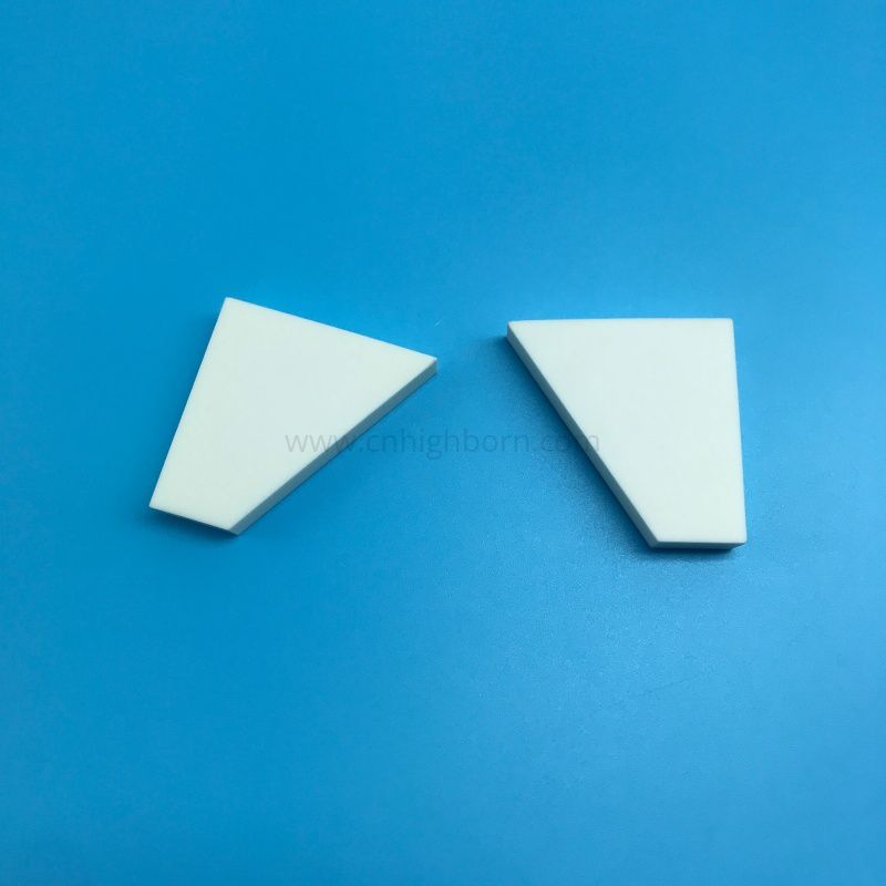 Rivestimento ceramico in lamiera trapezoidale in ceramica di allumina al 95% Al2O3