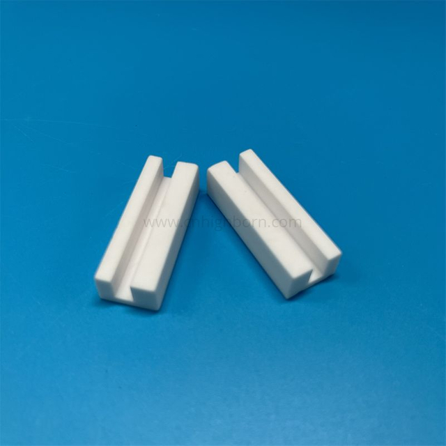 Parte in ceramica personalizzata con blocco di mullite in cordierite con scanalatura